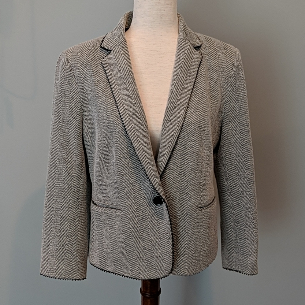 Ann Taylor Black and White Blazer size 12